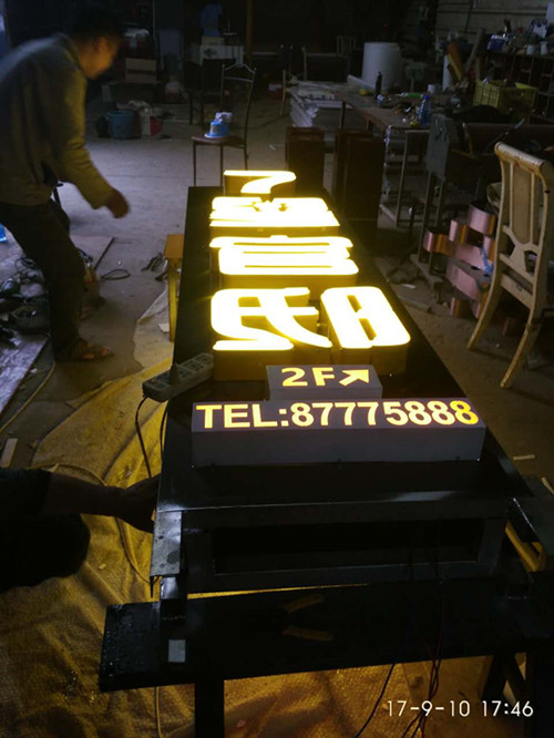 武汉立柱发光? /></div> 
				<ul class=